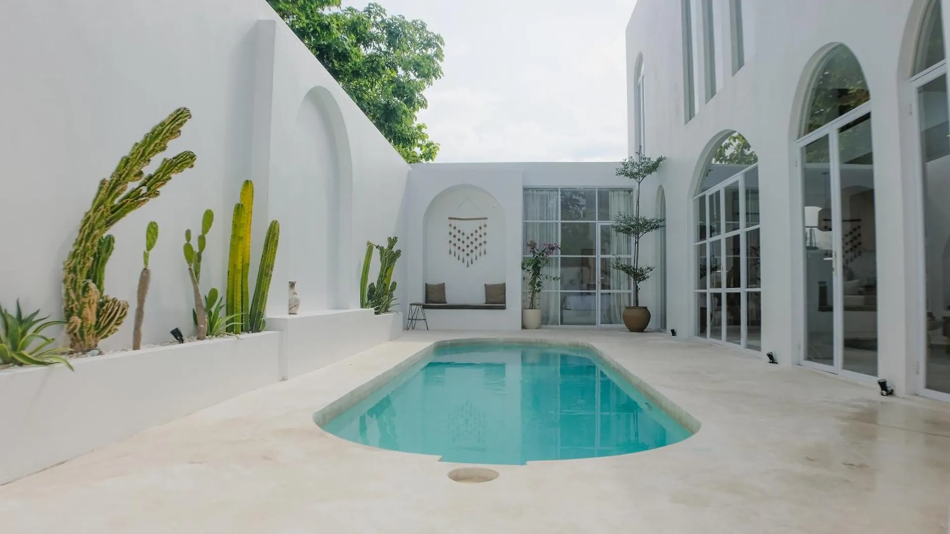 Villa Close To Jimbaran Beach, 3Br With Private Pool Indonesia