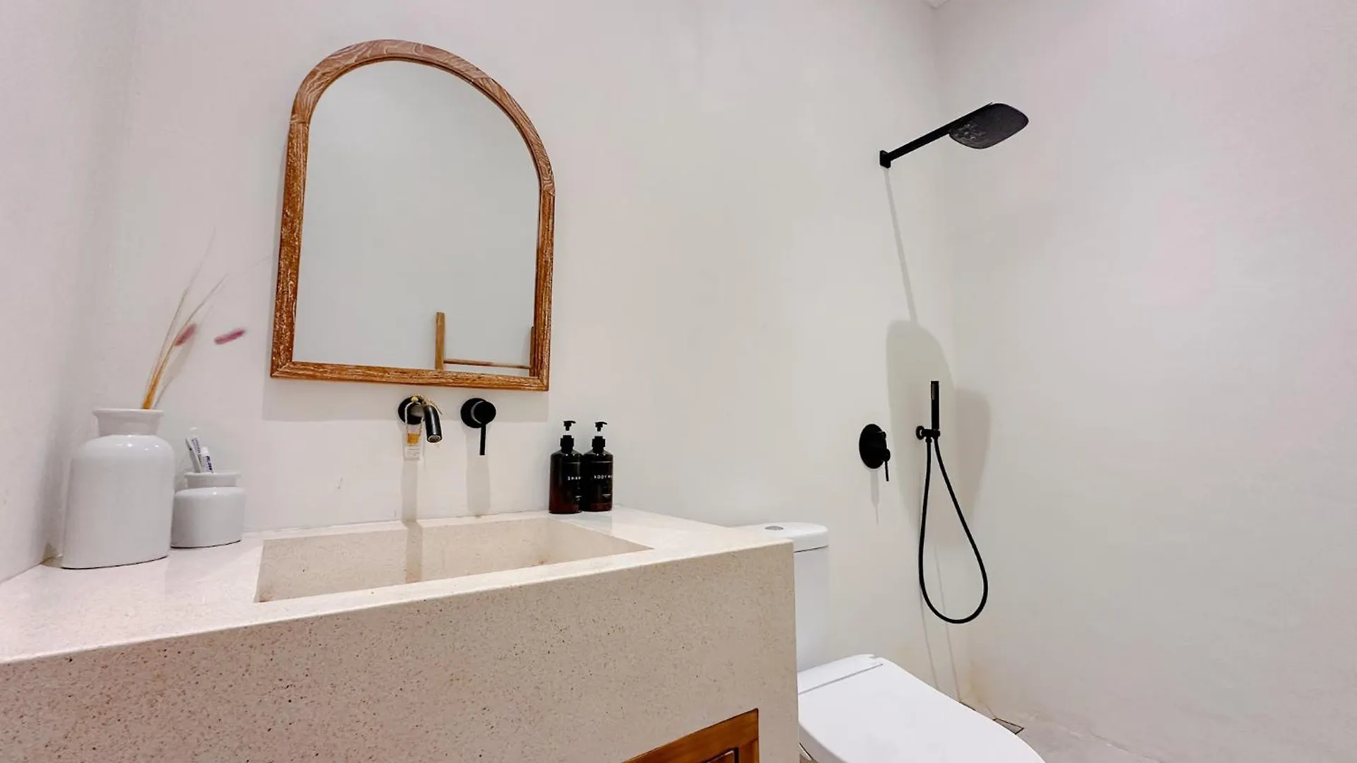 Close To Jimbaran Beach, 3Br With Private Pool