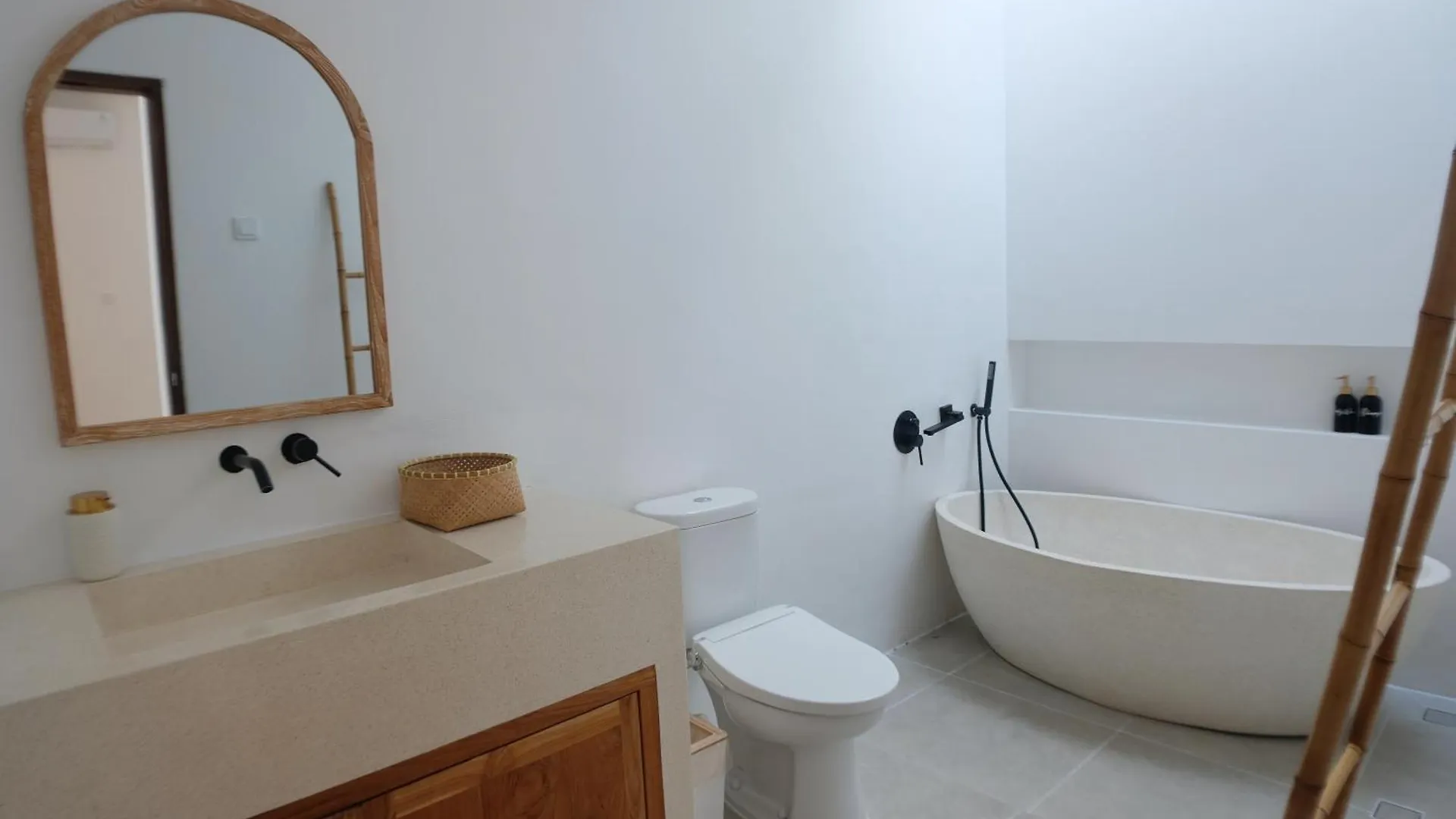 Close To Jimbaran Beach, 3Br With Private Pool 0*,