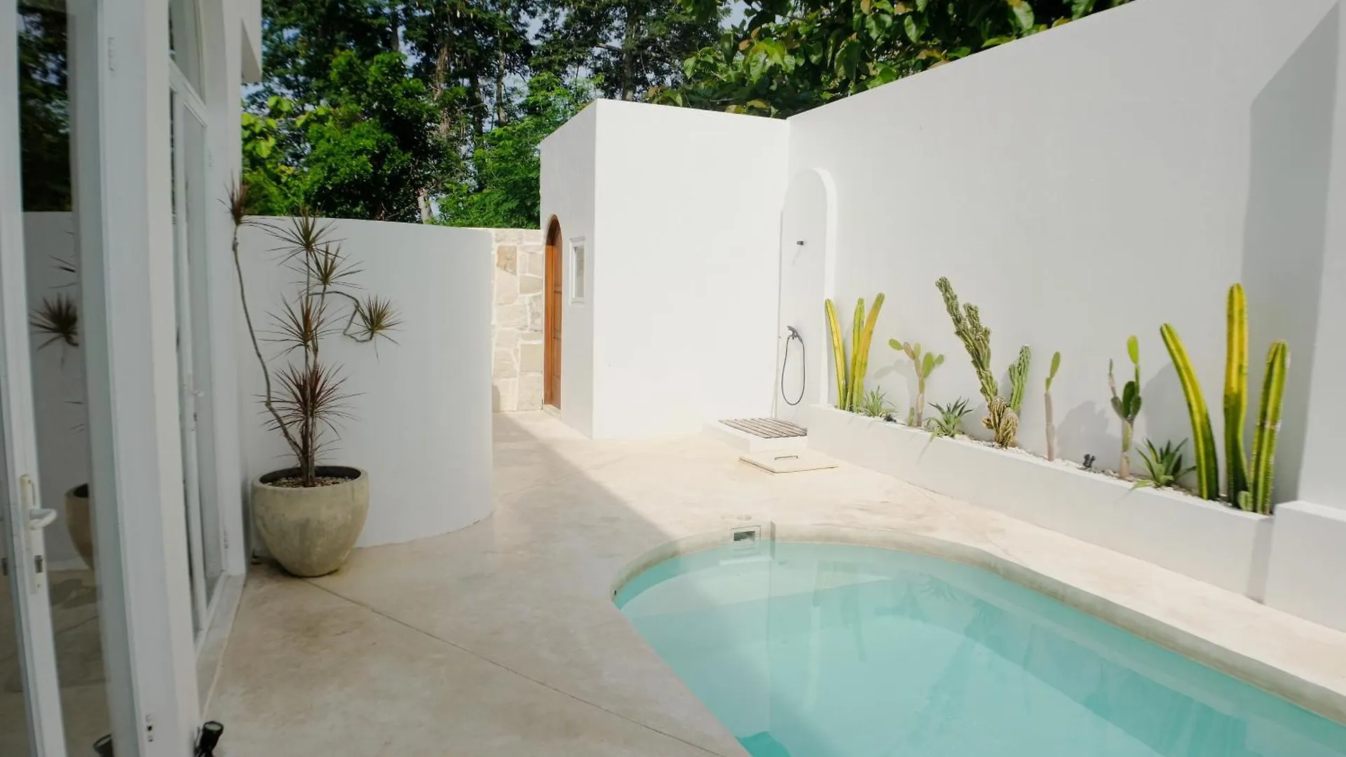 Villa Close To Jimbaran Beach, 3Br With Private Pool Indonesia